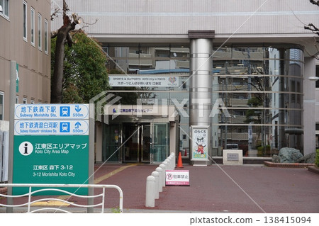 A view of the entrance to the Morishita Cultural Center in Koto Ward and the surrounding area information signs. 138415094