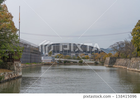 從廣島城門橋眺望愛迪生和平之翼廣島 從廣島城門橋眺望愛迪生和平之翼廣島 138415096