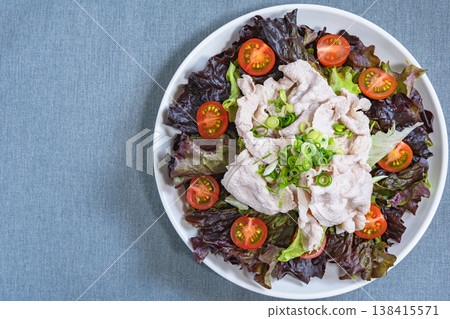 Healthy salad with sunny lettuce and pork shabu-shabu Healthy salad with sunny lettuce and pork shabu-shabu 138415571