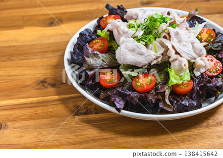 Healthy salad with sunny lettuce and pork shabu-shabu 138415642