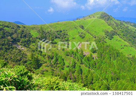 Izu Mountain Ridge Trail on the Izu Peninsula: Summer green mountains from Kokiyama Izu Mountain Ridge Trail on the Izu Peninsula: Summer green mountains from Kokiyama 138417501