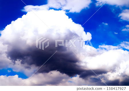 夏天藍天和積雨雲 夏天藍天和積雨雲 138417927