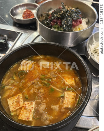 在韓國釜山海雲台用餐 在韓國釜山海雲台用餐 138419178