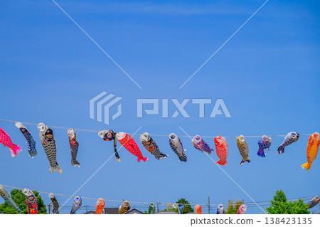 Carp streamers swimming in the blue sky: A scene of Children's Day under a clear May sky (copy space available) Carp streamers swimming in the blue sky: A scene of Children's Day under a clear May sky (copy space available) 138423135