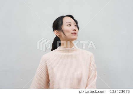 這是我女兒回家探親時拍的肖像照。 這是我女兒回家探親時拍的肖像照。 138423973