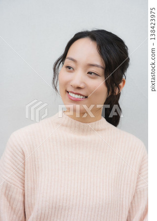 這是我女兒回家探親時拍的肖像照。 這是我女兒回家探親時拍的肖像照。 138423975