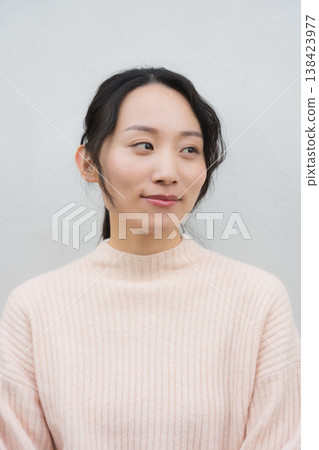 這是我女兒回家探親時拍的肖像照。 這是我女兒回家探親時拍的肖像照。 138423977