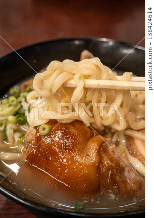 Okinawa Soba (鍄睄そば) - a local specialty. (Note: The Chinese characters "鍄睄" appear to be unrelated and likely represent a separate, incomplete sentence.) 138424614