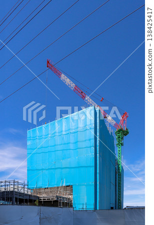建築工地的防護罩和起重機 138425417