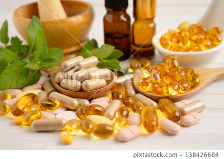 Fish oil vitamin with EPA and DHA,Alternative medicine herbal organic capsule with vitamin E omega 3. Fish oil vitamin with EPA and DHA,Alternative medicine herbal organic capsule with vitamin E omega 3. 138426684