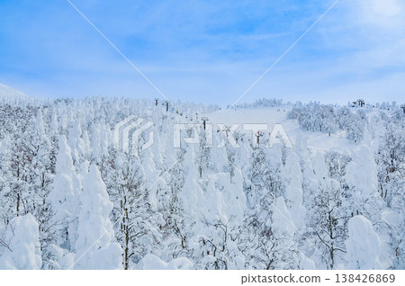 [Clear skies] Zao's snow monsters, pure white frost-covered trees standing out against the deep blue sky, and a spectacular winter landscape. 138426869