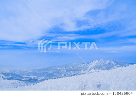 [Clear skies] Zao's snow monsters, pure white frost-covered trees standing out against the deep blue sky, and a spectacular winter landscape. 138426904