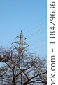 冬季的電力線和輸電塔 138429636