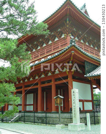 Kyoto shrine architecture and vermilion-lacquered gate towers (Japanese traditional culture and historical architecture) 138430213