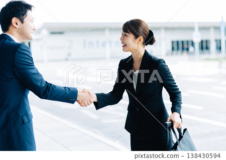 A woman and a man shake hands as a business greeting. (Photo courtesy of Kansai International Airport (KIX)) 138430594