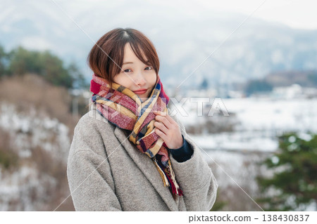A young lady who played a muffler 138430837