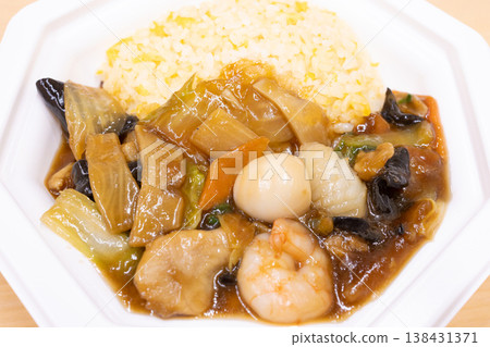 美味的炒飯配濃稠醬汁 138431371