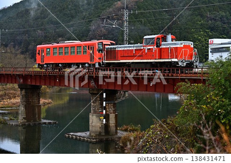 DE10 crossing a red iron bridge DE10 crossing a red iron bridge 138431471
