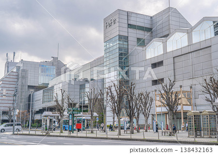 The exterior of Seibu Honkawagoe Pepe, which has closed for the day, and the scenery in front of the station awaiting redevelopment [Kawagoe City, Saitama Prefecture] 138432163
