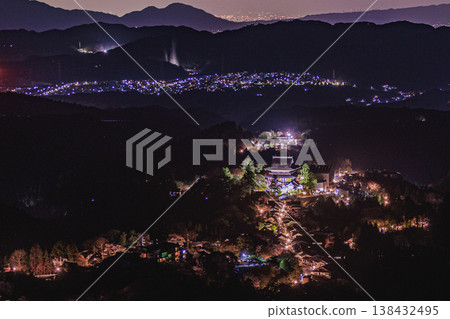 Cherry blossoms on Mount Yoshino adorn the spring night, and the scenery of the tranquil mountain valleys. Cherry blossoms on Mount Yoshino adorn the spring night, and the scenery of the tranquil mountain valleys. 138432495