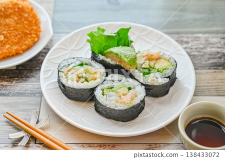 鮮蝦酪梨卷佐熟酪梨 138433072