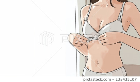 一位女士在家用捲尺測量胸圍。 138433107