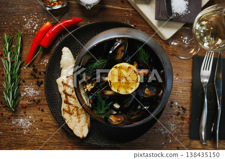 Restaurant-style mussels with bread, lemon, and spices 138435150