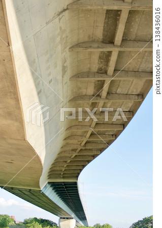 The underside of a massive concrete bridge: structural beauty 138436016