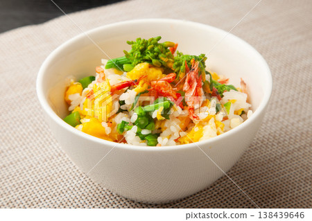油菜花和櫻花蝦的混合米飯 油菜花和櫻花蝦的混合米飯 138439646