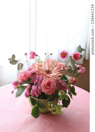 Pink flower arrangement 138441134