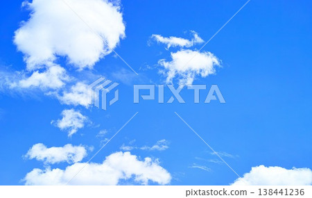 藍色的天空和雲圖像 藍色的天空和雲圖像 138441236