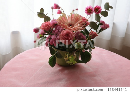 粉紅色花束 粉紅色花束 138441341