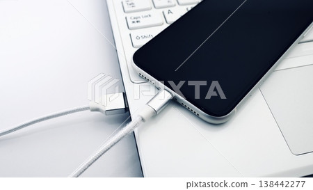 Smartphone connected to PC: Sync and transfer files. Smartphone connected to PC: Sync and transfer files. 138442277