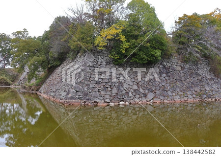 The moat and stone walls of Yamato-Koriyama Castle (Yamato-Koriyama City, Nara Prefecture) The moat and stone walls of Yamato-Koriyama Castle (Yamato-Koriyama City, Nara Prefecture) 138442582