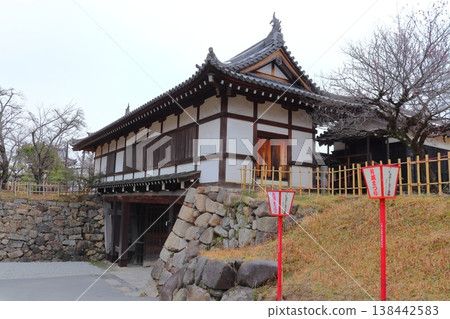 大和郡山城正門（奈良縣大和郡山市） 138442583