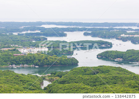 Yokoyama Observatory and the coastline of Ago Bay in late May (Shima, Mie Prefecture) Yokoyama Observatory and the coastline of Ago Bay in late May (Shima, Mie Prefecture) 138442875