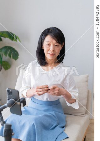 Instagrammer, Influencer, Microphone, Video Production, Wireless Microphone, Video Streaming 138442895