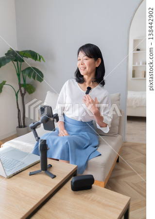 Instagrammer, Influencer, Microphone, Video Production, Wireless Microphone, Video Streaming Instagrammer, Influencer, Microphone, Video Production, Wireless Microphone, Video Streaming 138442902