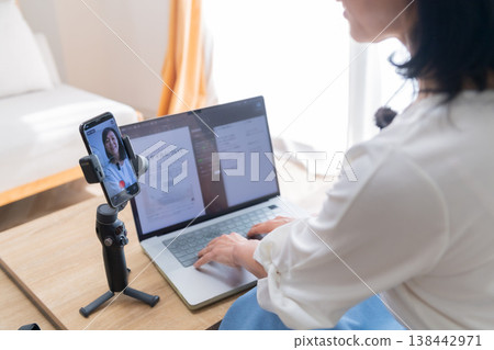 YouTuber, video creator, recording, video distribution, video production, computer, live streaming, streaming scene 138442971