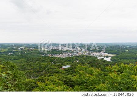 五月下旬的橫山展望台和志摩市的街景(三重縣志摩市) 五月下旬的橫山展望台和志摩市的街景(三重縣志摩市) 138443026