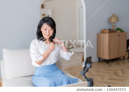 Instagrammer, Influencer, Microphone, Wireless Microphone, Video Streaming Instagrammer, Influencer, Microphone, Wireless Microphone, Video Streaming 138443553