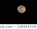 夜空中皎潔的滿月（中秋月）特寫。 138443558