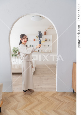 Video production, filming methods, property tours, wireless microphones, recording, video streaming, female influencers, influencers Video production, filming methods, property tours, wireless microphones, recording, video streaming, female influencers, influencers 138443888