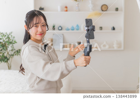 影片製作、拍攝方法、房產參觀、無線麥克風、錄影、影片直播、女性網紅、網紅 138443899