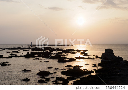 Sunset view of Morito Beach, Torii gate of Najima Island, Hayama Lighthouse (Yujiro Lighthouse), Hayama Town, Kanagawa Prefecture Sunset view of Morito Beach, Torii gate of Najima Island, Hayama Lighthouse (Yujiro Lighthouse), Hayama Town, Kanagawa Prefecture 138444224