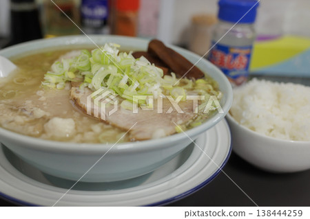 青森特濃沙丁魚乾拉麵(含豬背油)及米飯套餐 青森特濃沙丁魚乾拉麵(含豬背油)及米飯套餐 138444259