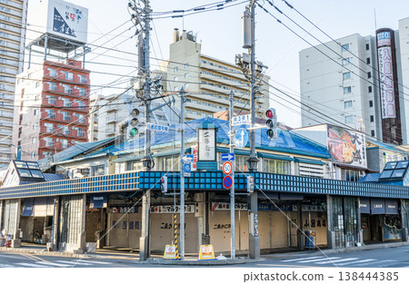 Nijo Market, a popular tourist attraction in Sapporo, Hokkaido, is lined with fresh fish shops. 138444385
