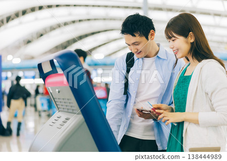 A couple using self-check-in at the airport. (Photo courtesy of Kansai International Airport (KIX)) A couple using self-check-in at the airport. (Photo courtesy of Kansai International Airport (KIX)) 138444989