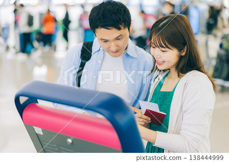 A couple using self-check-in at the airport. (Photo courtesy of Kansai International Airport (KIX)) 138444999