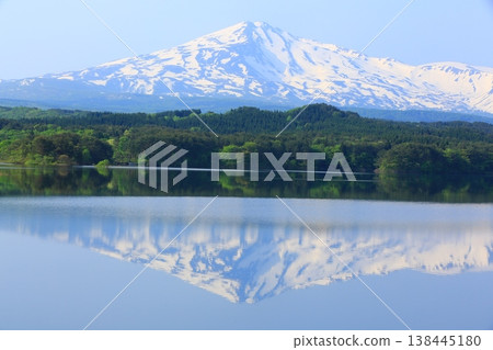 Fresh green Chokaiyama 138445180